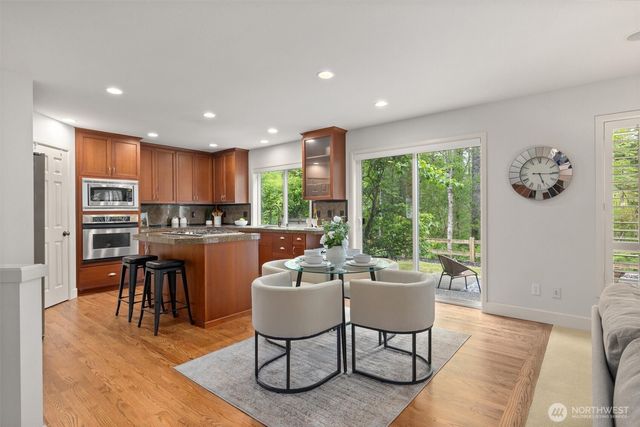 1021 271st Avenue SE, Sammamish, WA 98075