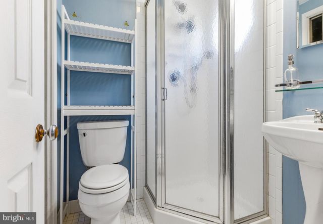 656 E GREENMAN RD, Haddonfield, NJ 08033