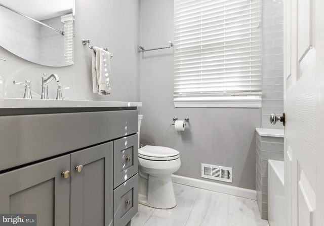 656 E GREENMAN RD, Haddonfield, NJ 08033