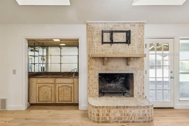 4212 Lake Vista Drive, Benbrook, TX 76132