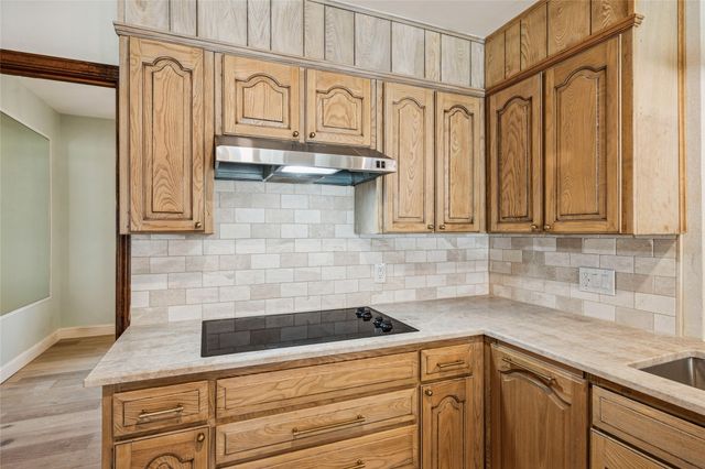 4212 Lake Vista Drive, Benbrook, TX 76132