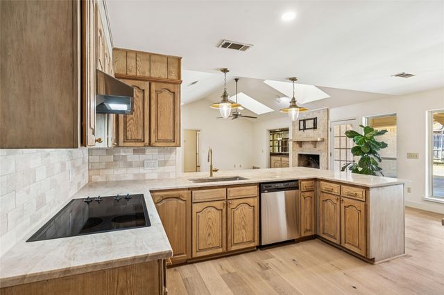 4212 Lake Vista Drive, Benbrook, TX 76132