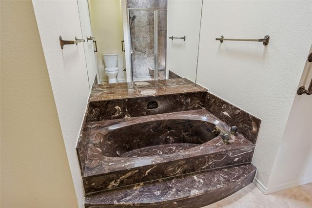 4212 Lake Vista Drive, Benbrook, TX 76132