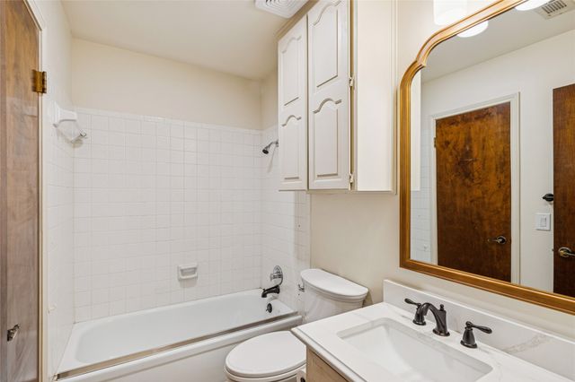 4212 Lake Vista Drive, Benbrook, TX 76132