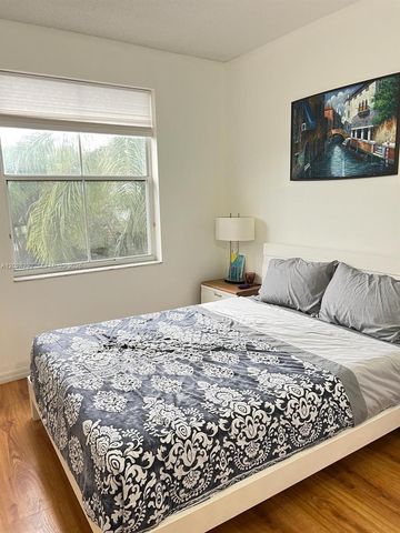 1120 Papaya Street, Hollywood, FL 33019