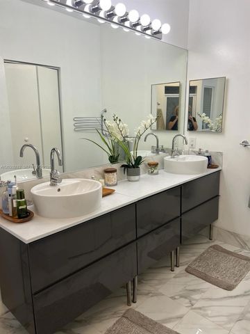 1120 Papaya Street, Hollywood, FL 33019