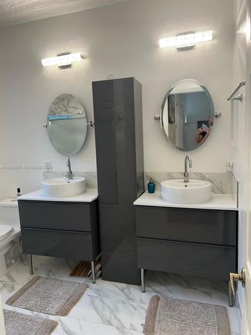 1120 Papaya Street, Hollywood, FL 33019