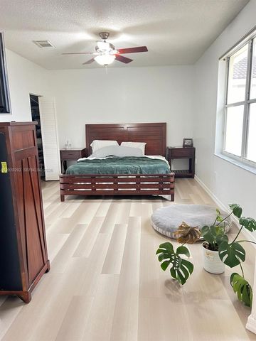 1120 Papaya Street, Hollywood, FL 33019