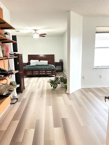 1120 Papaya Street, Hollywood, FL 33019