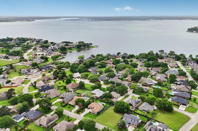 7187 Edgewater Drive, Willis, TX 77318