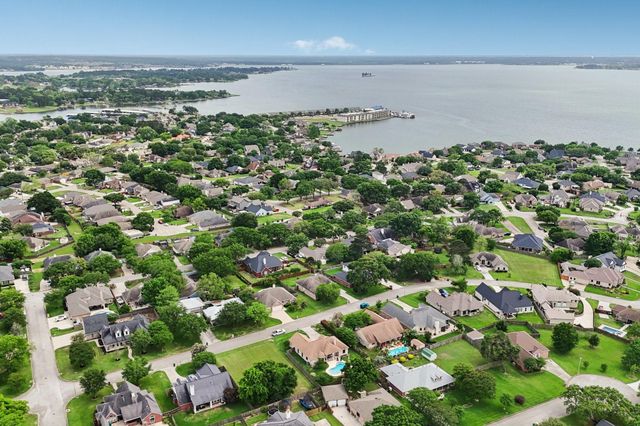 7187 Edgewater Drive, Willis, TX 77318