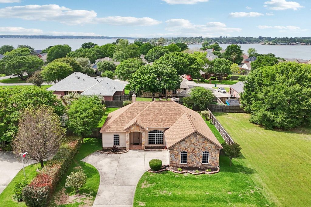 7187 Edgewater Drive, Willis, TX 77318