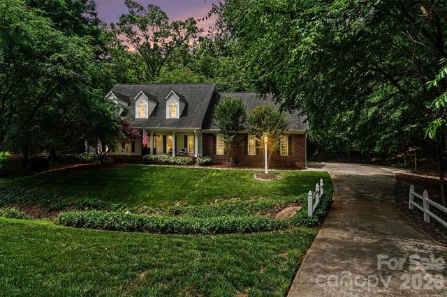6128 Lake Providence Lane, Charlotte, NC 28277