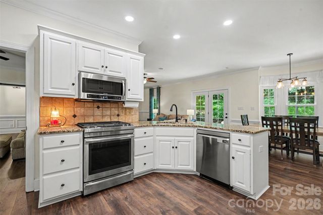 6128 Lake Providence Lane, Charlotte, NC 28277
