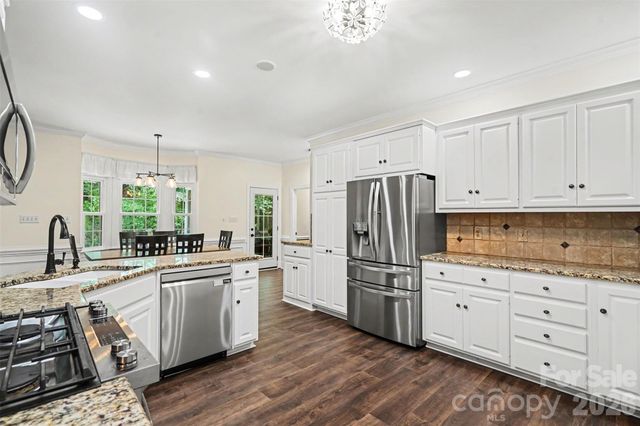 6128 Lake Providence Lane, Charlotte, NC 28277