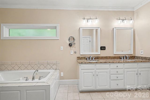 6128 Lake Providence Lane, Charlotte, NC 28277