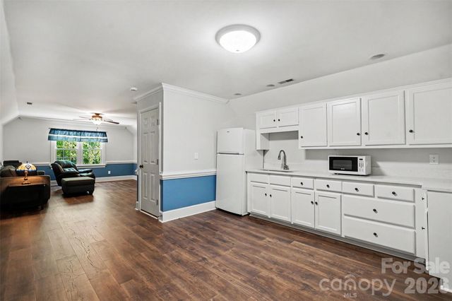 6128 Lake Providence Lane, Charlotte, NC 28277