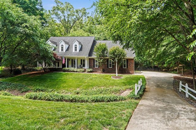 6128 Lake Providence Lane, Charlotte, NC 28277