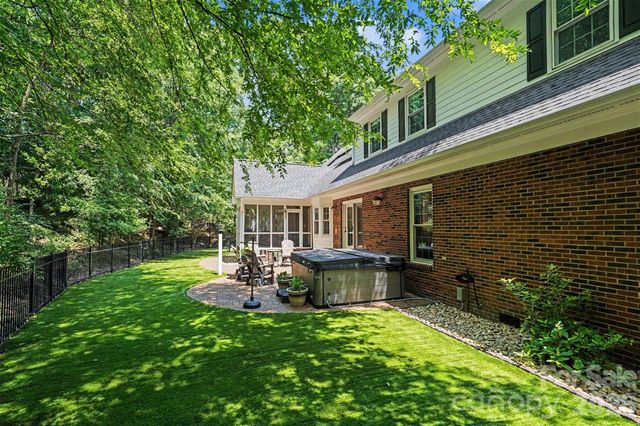 6128 Lake Providence Lane, Charlotte, NC 28277