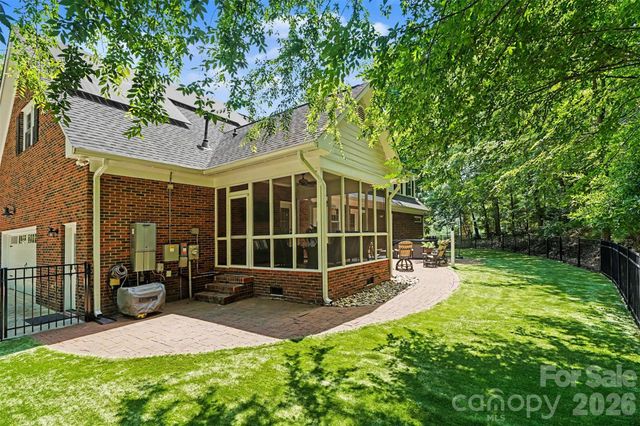 6128 Lake Providence Lane, Charlotte, NC 28277