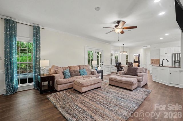 6128 Lake Providence Lane, Charlotte, NC 28277