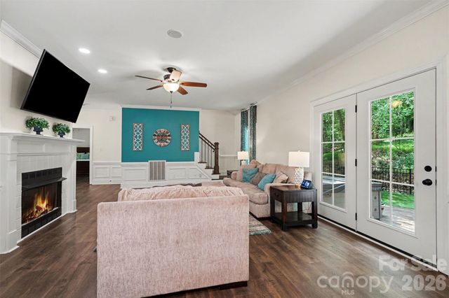 6128 Lake Providence Lane, Charlotte, NC 28277