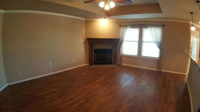 7041 N Cherokee Crossing West, Warr Acres, OK 73132