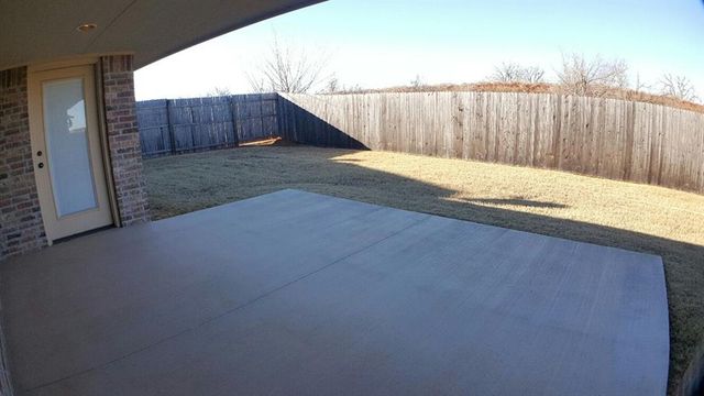 7041 N Cherokee Crossing West, Warr Acres, OK 73132