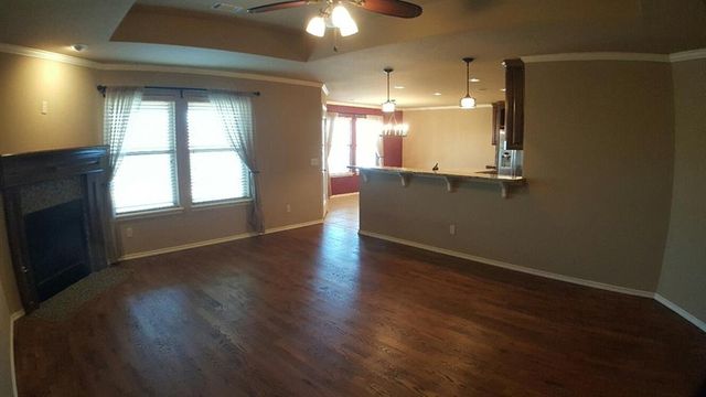 7041 N Cherokee Crossing West, Warr Acres, OK 73132