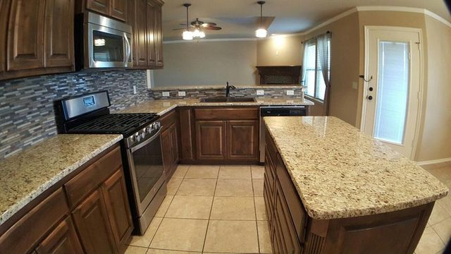 7041 N Cherokee Crossing West, Warr Acres, OK 73132