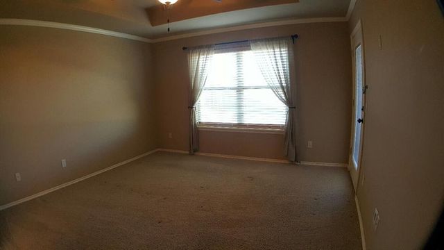 7041 N Cherokee Crossing West, Warr Acres, OK 73132