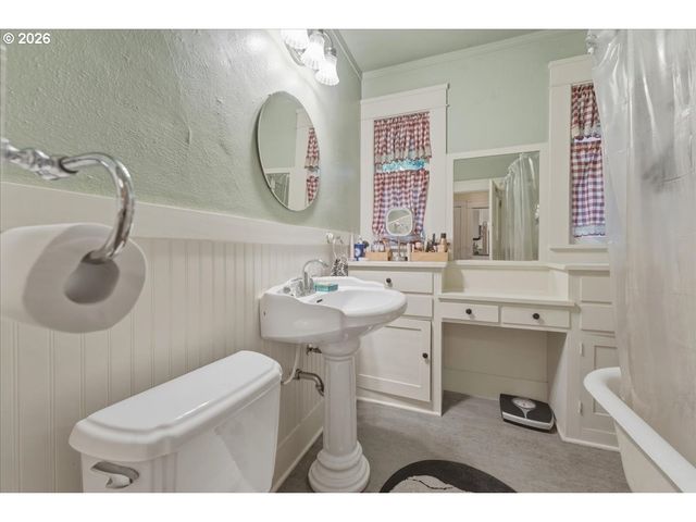 706 W B St., Rainier, OR 97048