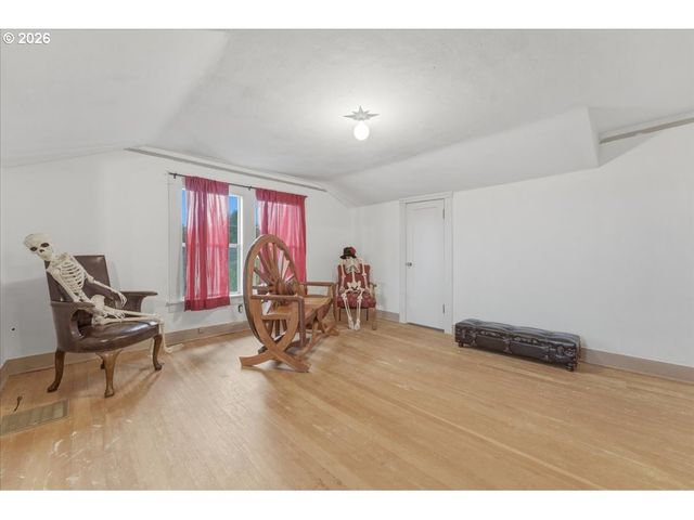 706 W B St., Rainier, OR 97048