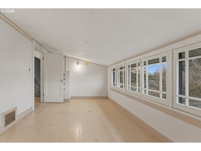 706 W B St., Rainier, OR 97048