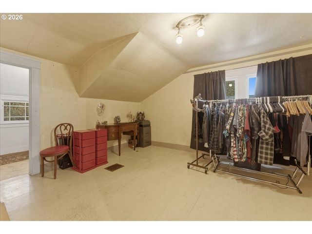 706 W B St., Rainier, OR 97048