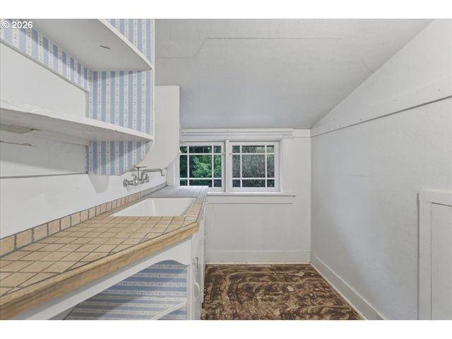 706 W B St., Rainier, OR 97048