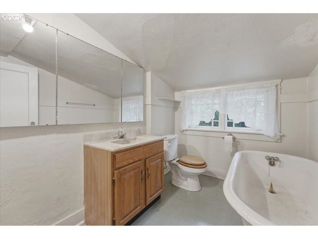 706 W B St., Rainier, OR 97048