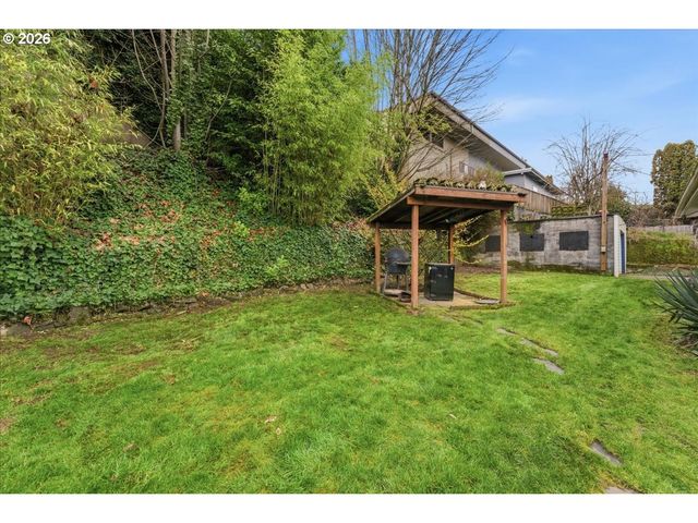 706 W B St., Rainier, OR 97048