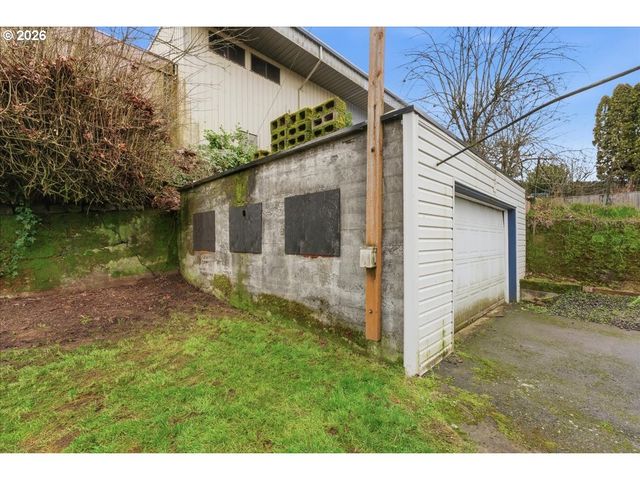 706 W B St., Rainier, OR 97048