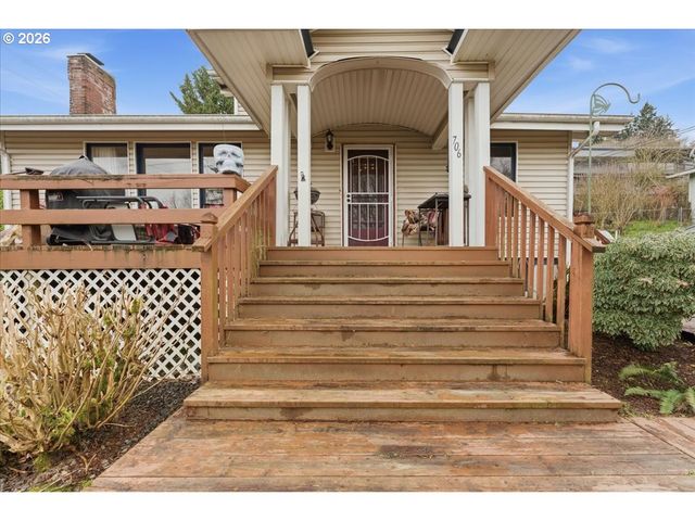 706 W B St., Rainier, OR 97048