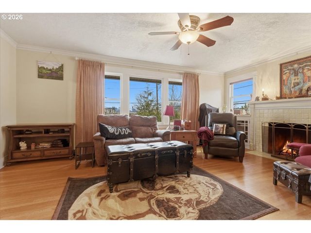 706 W B St., Rainier, OR 97048