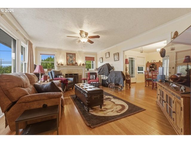 706 W B St., Rainier, OR 97048