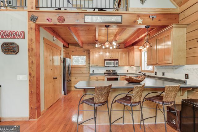 6893 Lakeside Place, Gainesville, GA 30506