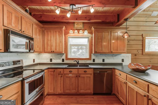 6893 Lakeside Place, Gainesville, GA 30506