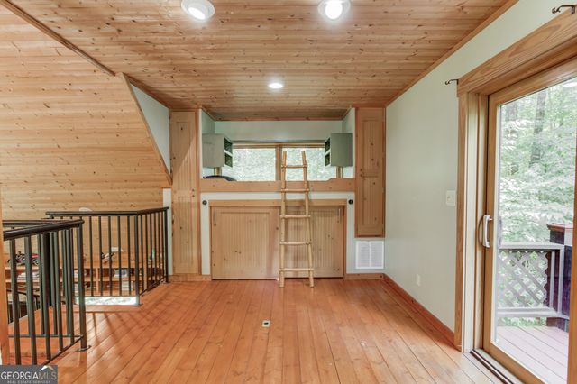 6893 Lakeside Place, Gainesville, GA 30506