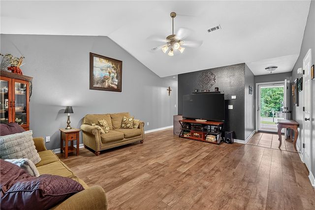 20752 Hillcrest Drive, Springdale, AR 72764