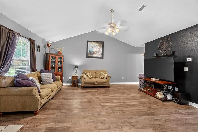 20752 Hillcrest Drive, Springdale, AR 72764