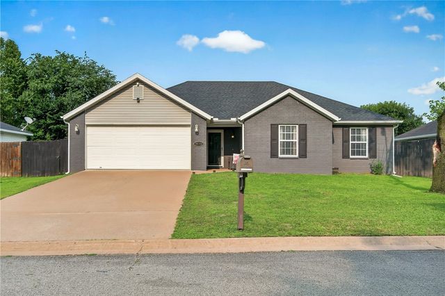 20752 Hillcrest Drive, Springdale, AR 72764