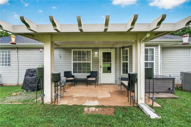 20752 Hillcrest Drive, Springdale, AR 72764
