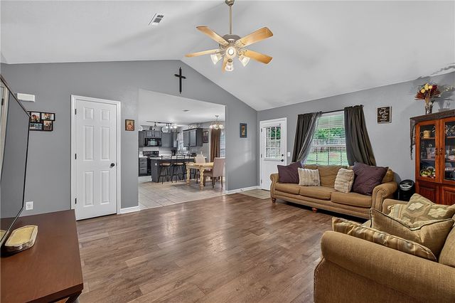 20752 Hillcrest Drive, Springdale, AR 72764